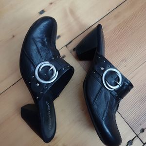 🎆 3/$15 Bare Traps Tinah Clog